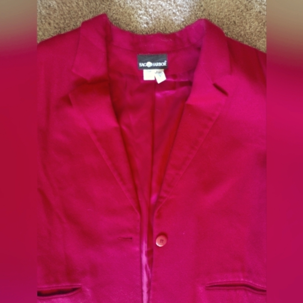 Sag Harbor Vintage Blazer with Notched Lapels and Tailored Fit - Picture 5 of 8